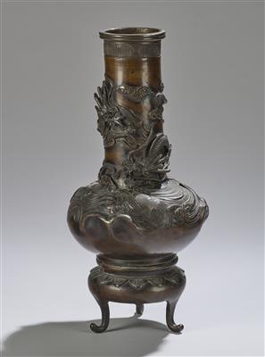 Bronzevase mit zwei Drachen und Schildkröten, - Asiatische Kunst