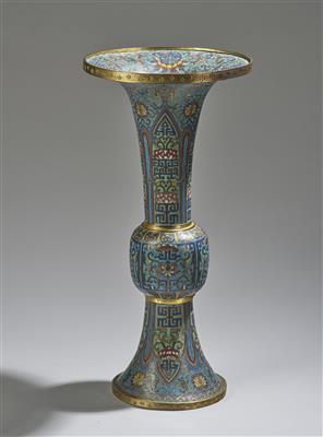 Cloisonné Vase, gu Form, China, Qianlong Periode, - Asiatische Kunst