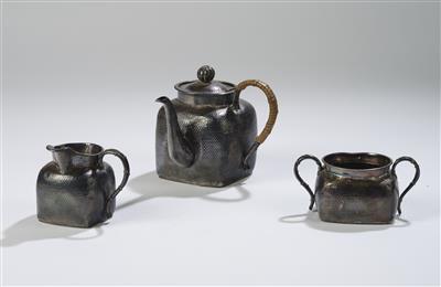 Dreiteiliges Silber-Teeservice, China um 1900, - Asiatische Kunst
