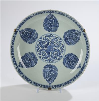 Großer blau-weißer Teller, China für den islamischen Markt, Kangxi Periode (1662-1722), - Asian Art