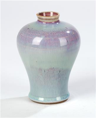 Kleine Junyao Vase, China, 19. Jh., - Asiatische Kunst