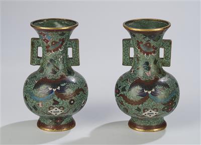 Paar Cloisonné Henkelvasen, Japan um 1900, - Asiatische Kunst