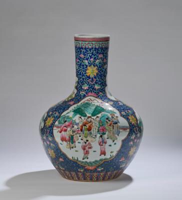 Famille rose Vase, China, rote Siegelmarke Qianlong, 20. Jh., - Asian Art