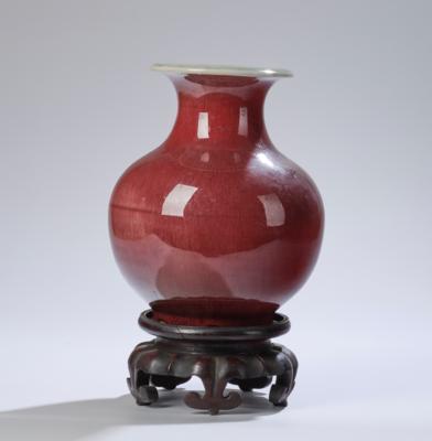 Ochsenblut glasiert Vase, China, 19./20. Jh., - Asian Art