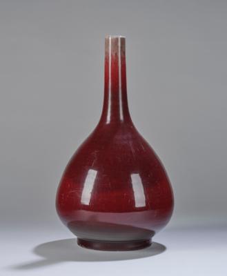 Ochsenblut glasierte Flaschenvase, China, 18./19. Jh., - Asijské umění