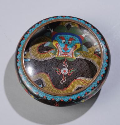 Cloisonné Schale mit Drachendekor, China, Vierzeichen Marke Da Ming Nian Zao, 19. Jh., - Asiatische Kunst