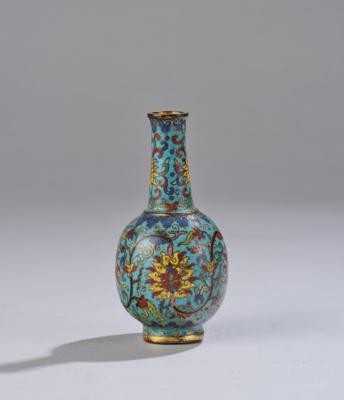 Kleine Cloisonné Vase, Fünfzeichen Marke Qianlong, aus der Zeit, - Asiatische Kunst