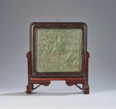 Kleiner Tischstellschirm mit Jadeeinlage, China, Anf. 20. Jh., - Asiatische Kunst