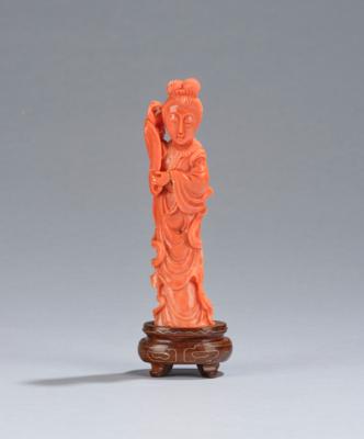 Korallenfigur einer Dame, China, 20. Jh., - Asiatische Kunst