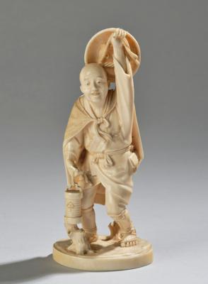 Okimono eines Mannes mit Hut, Umhang und Laterne, Japan, Meiji-Zeit (1868-1912), - Arte Asiatica