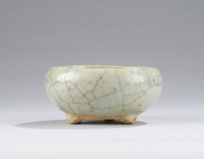 Seladon glasierte ge-type Schale auf drei Beinen, China, Song Dynastie, - Asiatische Kunst