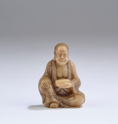 Specksteinfigur eines Luohan, China, 18. Jh., - Asiatische Kunst