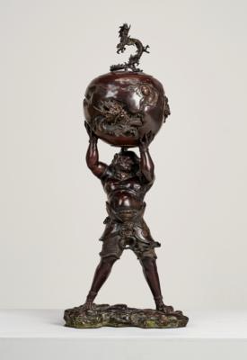 Große Bronzefigur eines oni mit koro, Japan, Meiji Periode, - Asiatische Kunst