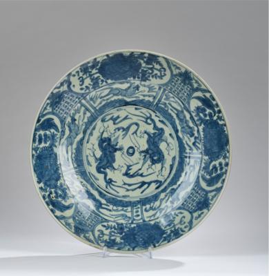 Großer blau-weißer Swatow Teller, China, späte Ming Dynastie, - Asiatische Kunst