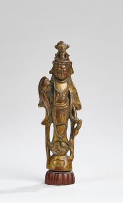 Kleine feuervergoldete Bronzefigur des Guanyin, China, 18,/19. Jh., - Asiatische Kunst