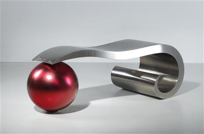 Edelstahlobjekt Mod. Doro mit roter Kugel matt, Entwurf Friedrich Schilcher, 2018 - Design