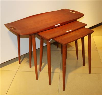 Drei Satztische / Nesting Tables, - Classic and modern design