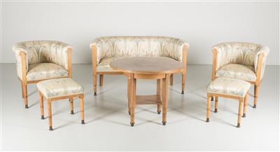 Salonsitzgruppe: Sofa, zwei Sessel, zwei Fußhocker und Tisch. - Interior Design
