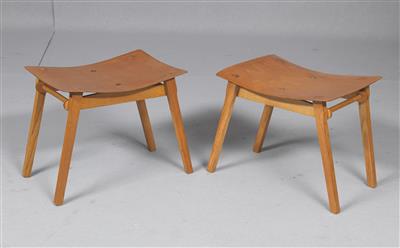 Zwei Klapphocker aus dem Klappmöbelprogramm "Plio", Entwurf Jacob Müller - Take a seat