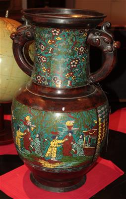 1 Paar Champlevé-Vasen, - Möbel und Teppiche