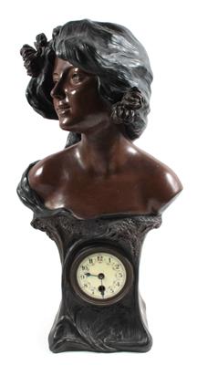 Mädchenbüste mit Uhr, - Nábytek, koberce