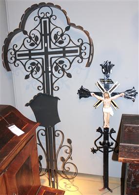 Zwei variierende Grabkreuze, - Möbel, Teppiche und dekorative Kunst
