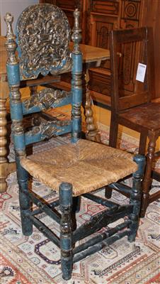 2 variierende provinzielle Sessel, - Möbel, Teppiche und dekorative Kunst