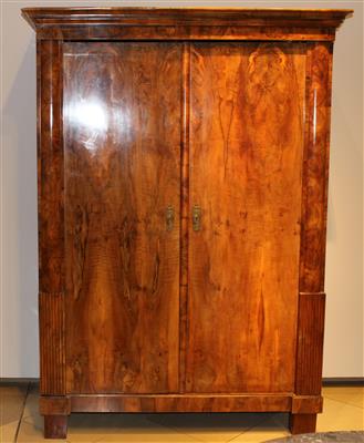 Großer Biedermeier Garderobeschrank, - Möbel, Design und Teppiche