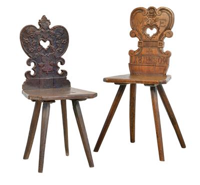 Zwei variierende bäuerliche Brettsessel um 1800, - Möbel, Design und Teppiche