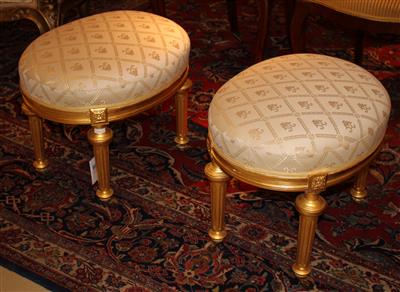 Paar Hocker in ovaler Grundform, - Sommerauktion - Möbel, Teppiche und Design