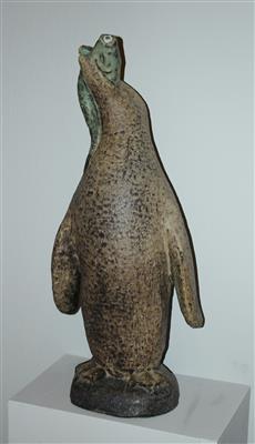 Entzückende Brunnenfigur "Pinguin mit Fisch im Schnabel", - Gartenmöbel und Gartendekoration
