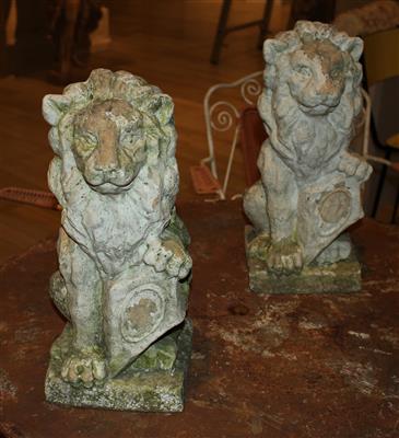 Paar Terracotta-Löwen, - Gartenmöbel und Gartendekoration