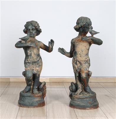 2 Gartenfiguren in Form von 2 Knaben, - Gartenmöbel und Gartendekoration