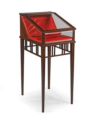 Neoklassizistische Schauvitrine - Furniture