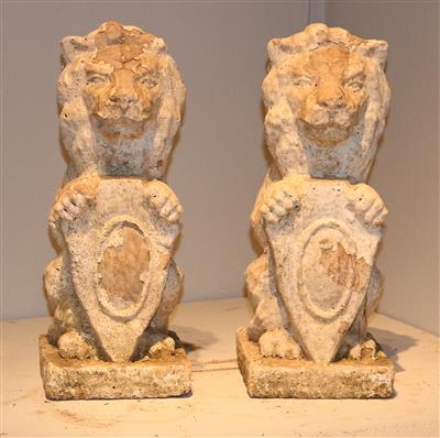 Paar kl. Gartenfiguren v. Löwen ein Wappenschild haltend, - Zahradní nábytek a ozdoby