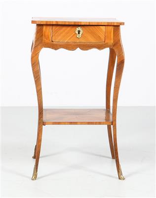 Kl. Tischchen i. Louis XVStil, - Furniture