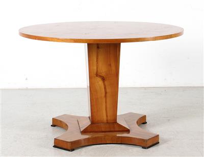 Runder Tisch, - Furniture