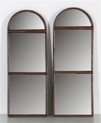 Zwei leicht variierende Spiegel, - Furniture