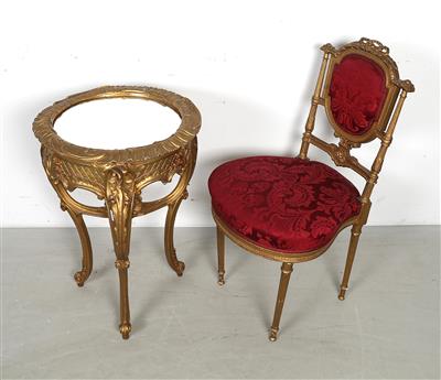 Neobarockes Beistelltischchen m. Stuhl i. Louis XVI- Stil, - Möbel
