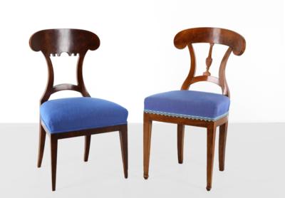 Zwei variierende Biedermeier Sesseln, - Möbel