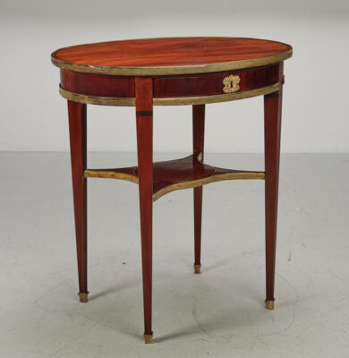 Ovaler Salontisch i. Louis XVI-Stil, - Furniture