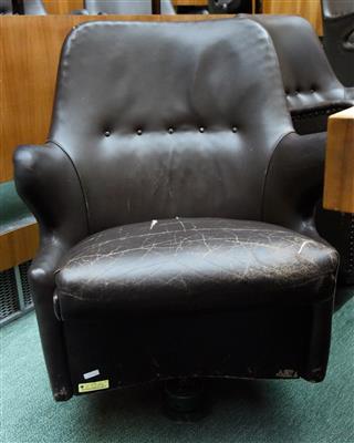 Drehsessel aus dem Nationalrats-Sitzungssaal, - A piece of democratic history - Parliament furniture