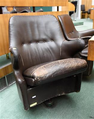 Drehsessel aus dem Nationalrats-Sitzungssaal, - Ein Stück Demokratiegeschichte - Mobiliar des Parlaments