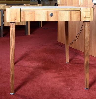 Stenographentisch, rechteckiger Tisch aus dem Bundesrats-Sitzungssaal, - Ein Stück Demokratiegeschichte - Mobiliar des Parlaments