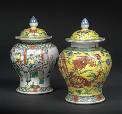 Deckelvase und Vase, - Aus aristokratischem Besitz