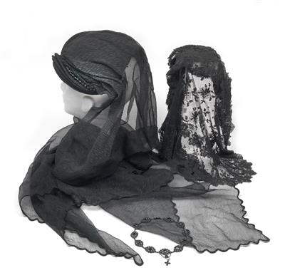 Mourning hat with veil and shawl, - Majetek aristokratického p?vodu a p?edm?ty  d?ležitých proveniencí