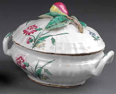 Lidded dish, - Property from Aristocratic Estates and Important Provenance