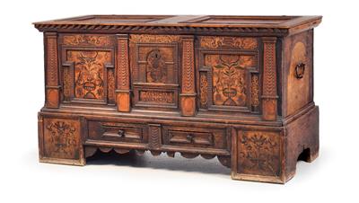 Museum quality Tyrolean coffer, of the Sockeltruhe type, rarely encountered in this condition, - Rustikální nábytek