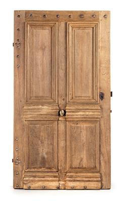 Provincial entrance door,1st half of the 19th century. Made in oak and spruce, with a double frame and panel construction and moulded applications. 197 x 106 cm. With lock and key. Some ageing and wear. (MIN) - Mobili rustici