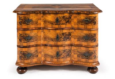 Small Baroque chest of drawers, - Furniture